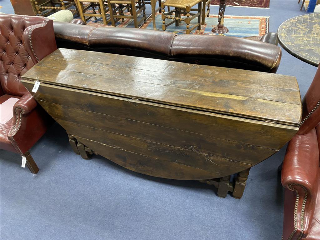 An 18th century and later oak bobbin leg gateleg dining table, length 170cm extended, width 162cm, height 76cm